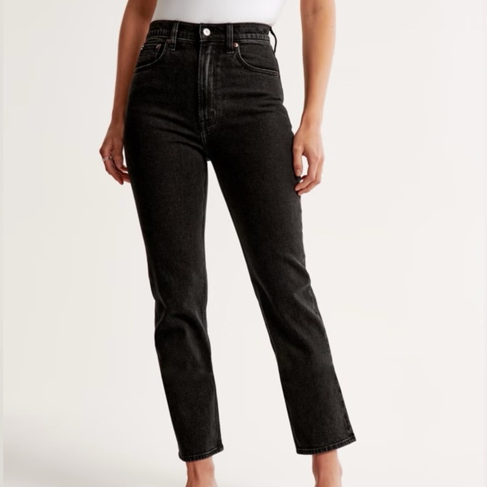 Abercrombie & Fitch
The Ankle Straight Ultra High Rise